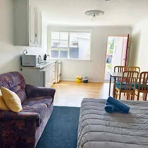 https://ferry-motel.top-hotels-christchurch.com
