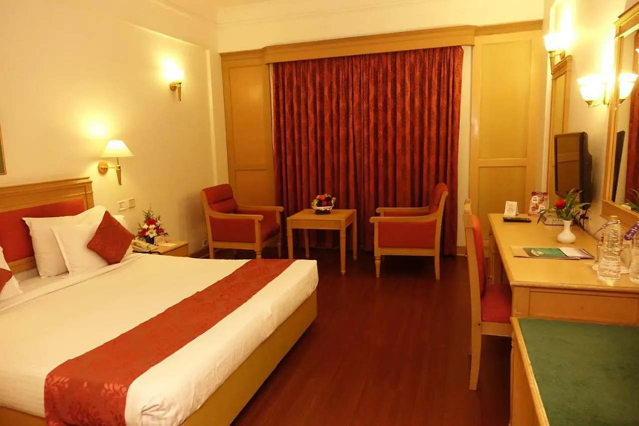 Abad Atrium Hotel Kochi 4*,